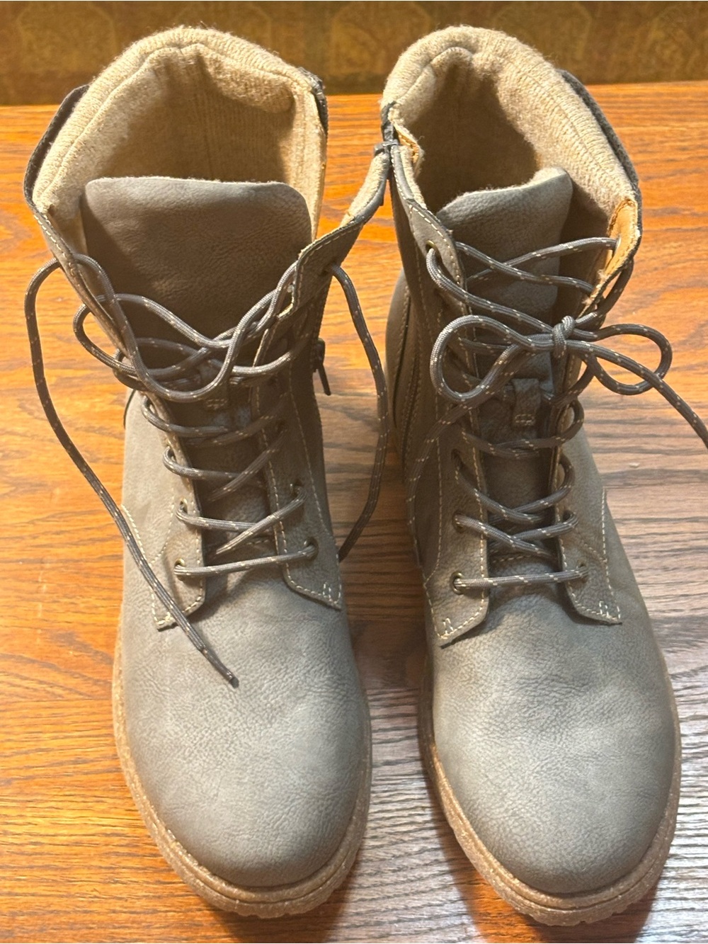 BOC Vegan leather Boots Side Zip and Lace front. Soft Knit Lining. size 39 8.5